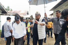 Rachmat Gobel kunjungi desa terdampak banjir di Gorontalo Utara