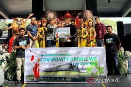 Bandara Banyuwangi salurkan bantuan untuk Sanggar Gandrung Osing