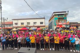 Polres Mimika gelar olahraga bersama warga jelang HUT Bhayangkara