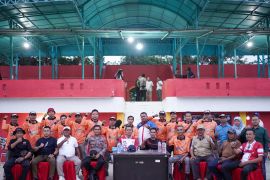 Bupati Solok Hadiri Pembukaan Turnamen Sepak Bola Supayang Legend Cup U-40