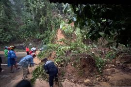 Longsor putuskan akses Padang-Painan