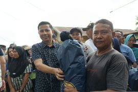 DPRD Gorontalo Utara salurkan bantuan di pemukiman KAT Didingga Biau
