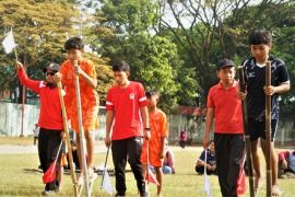 Wabup Magetan ajak anak-anak beraktivitas fisik lewat lomba egrang