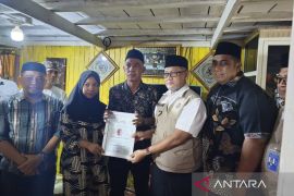 Menhaj takziah ke rumah seorang haji asal Maros yang wafat di tanah suci