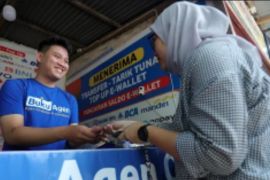 Dari konter pulsa sederhana menjadi andalan Mini ATM warga: Kisah Arya menjawab kebutuhan layanan keuangan di Deli Serdang