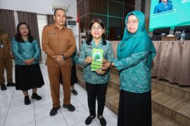 Pemkot Pematangsiantar beri bantuan bibit sayuran dan kompos kepada kader PKK