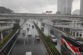Sebagian besar Jakarta berpotensi hujan Senin malam
