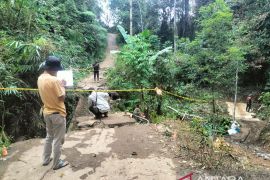 Tiga dusun di OKU Selatan terisolasi akibat jembatan ambruk