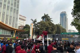 Polisi sempat minta mahasiswa untuk bertahan sebelum lanjutkan aksi ke Patung Kuda