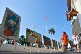 Pameran lukisan lingkungan karya pelajar di Padang