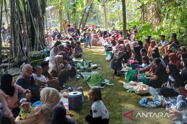 Warga Ngabean Temanggung lestarikan Bersih Punden Sumur Blandung