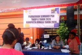Pos Indonesia salurkan sembako dan PKH untuk 10.590 KPM di Timika