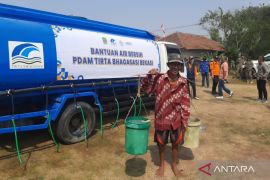 Tirta Bhagasasi layani warga terdampak kekeringan di Bekasi