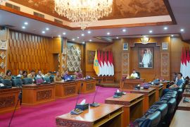 Gubernur Koster minta jadwal kapal barang ke Nusa Penida ditambah