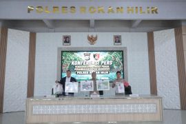 Rambah HPT berisi mangrove seluas 3 hektare, warga Sungai Daun dibekuk Polres Rohil