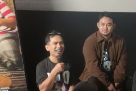 Ade Bibir lakukan live dubbing di lokasi syuting film "Foufo"
