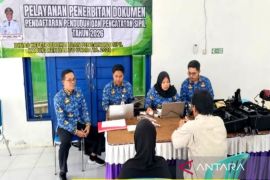 Disdukcapil Barut jemput bola layani administrasi kependudukan di kecamatan
