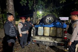 Polres Pasaman Barat tangkap pelaku penyalahgunaan BBM subsidi