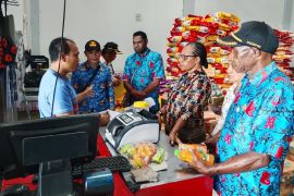 Pemkab Nduga temukan produk tidak layak edar saat sidak Pasar Kenyam