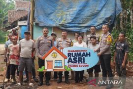 Polres Bogor bangun 8 rumah warga dari dana patungan anggota