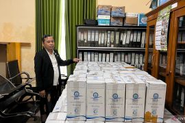Sebanyak 212 kemasan air zam zam tiba di Kabupaten Batang Hari