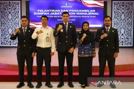 Kepala Kantor Wilayah Kementerian Hukum lantik lima Analis Kekayaan Intelektual secara Hybrid
