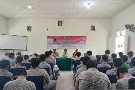 Kesbangpol Bangka tanamkan pendidikan politik pemula tingkat pelajar SMK