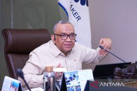 Wamenaker: Serikat pekerja harus terlibat dalam penyempurnaan regulasi