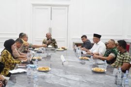 Bupati Syah Afandin perpanjang masa pemulihan banjir hingga Desember 2026