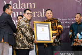 Wako Padang Panjang Terima Penghargaan Sahabat Pers Indonesia