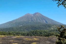 Mount Rinjani cracks down on hiker waste with local community help
