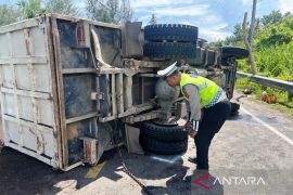 Polisi selidiki kasus truk muatan batu bara terbalik di lintas Meulaboh-Calang