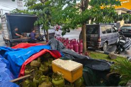 Polda Babel limpahkan empat tersangka kasus pengoplosan LPG subsidi ke Kejari Pangkalpinang