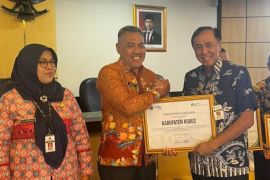 Kudus meraih penghargaan pemanfaatan DBHCHT untuk jaminan pekerja rentan