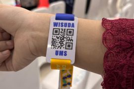 Gelang barcode berbasis AI warnai wisuda UMS, pantau pemanggilan hingga durasi acara secara real-time