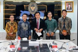 Minister Mahendra to relay student board demands to Prabowo