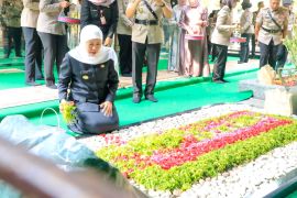 Khofifah ziarah ke makan Bung Karno pengingat semangat berjuang