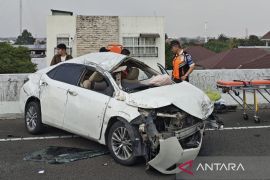 Delapan orang terluka akibat kecelakaan beruntun di Tol Becakayu