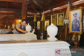 Usai ziarah Gus Dur dan Bung Karno, Kapolri lanjut ke makam Soeharto
