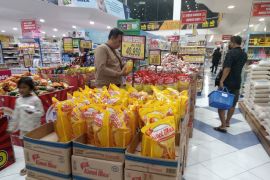 Plastik picu kenaikan harga gula di Mataram