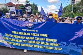 Kebijakan penyeragaman kemasan rokok dinilai tidak bijak