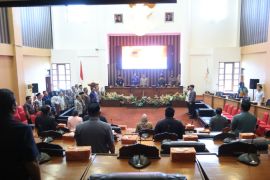 DPRD Tanah Bumbu dengarkan jawaban bupati terkait Raperda perizinan berusaha