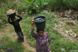 Warga kesulitan air bersih saat musim kemarau