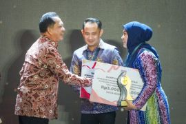 Satu tahun memimpin Banjarbaru, Lisa-Wartono raih 12 penghargaan regional hingga nasional