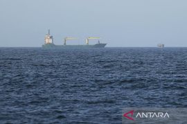 Trump mengklaim pelayaran Selat Hormuz tetap bebas, Iran umumkan penutupan