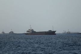 Dua tanker meledak di Selat Hormuz