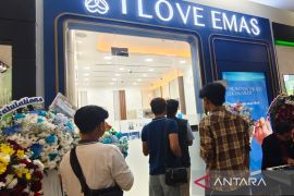 Layanan beli emas ekspansi pasar di salah satu mal di Solo