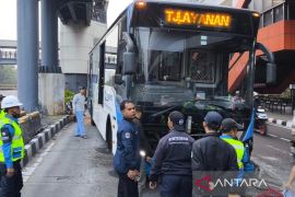 Tak ada korban jiwa, Transjakarta minta maaf atas kecelakaan di Cikoko