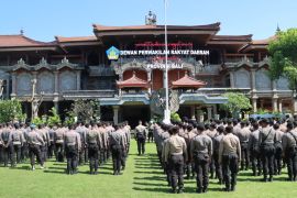 Personel gabungan disiagakan untuk amankan demonstrasi di Kantor DPRD Bali