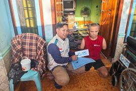 YBM PLN UIW NTB menyalurkan bantuan untuk guru ngaji dan penyandang disabilitas